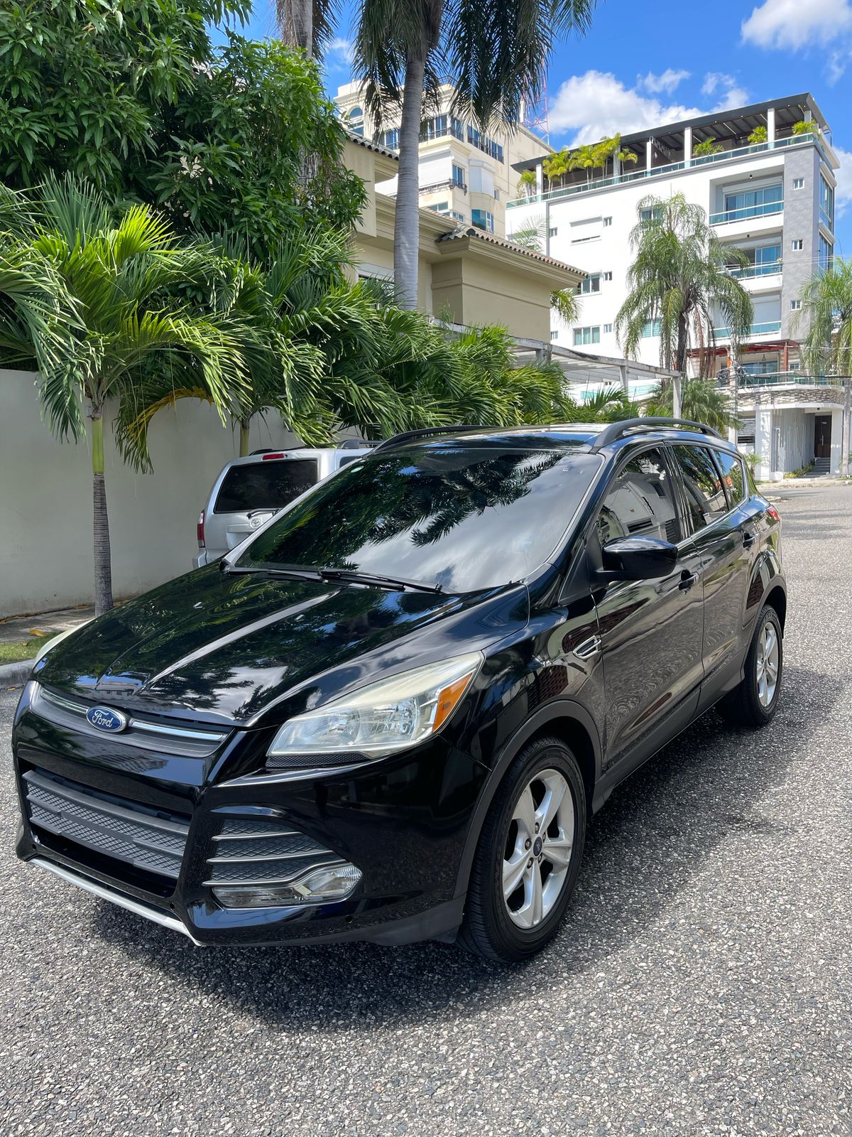 jeepetas y camionetas - Ford Escape 2016 con todos los extras. RD$ 495,000 2