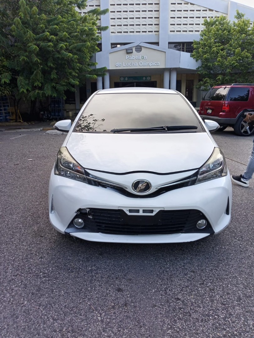 carros - Toyota Vitz 2015 3