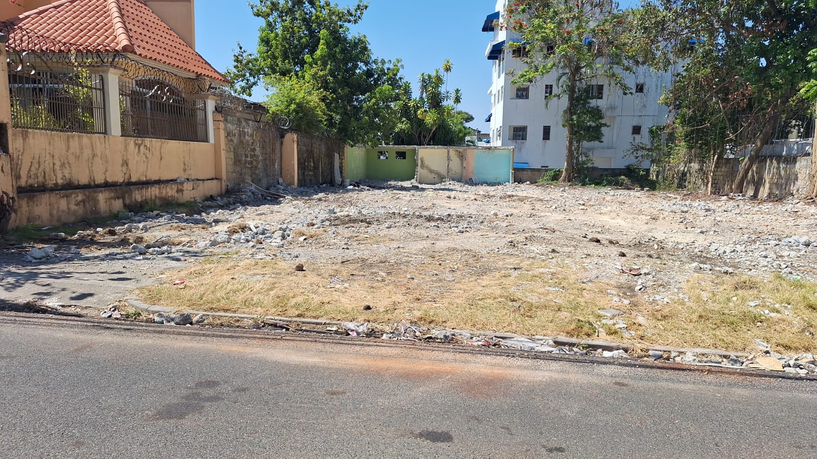 solares y terrenos - Solar Cerca del Club de Arroyo Hondo Viejo  3