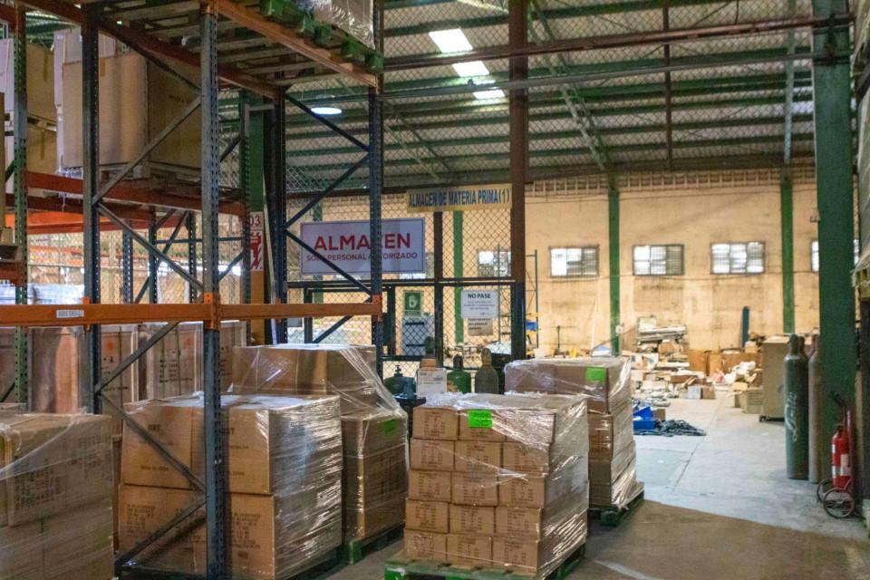 otros inmuebles - Nave Industrial en LOS RESTAURADORES SANTO DOMINGO DE GUZMÁN 2
