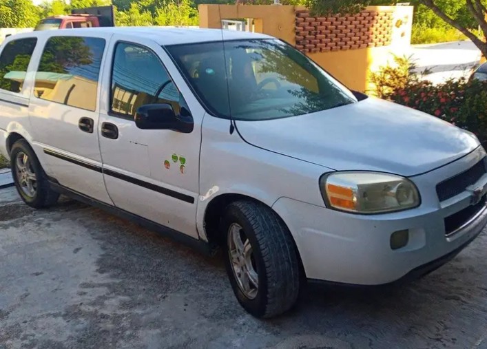carros - Minivan en Bávaro Punta Cana, Chevrolet Uplander 3.5, 2005, Guagua 7 plazas buen 1