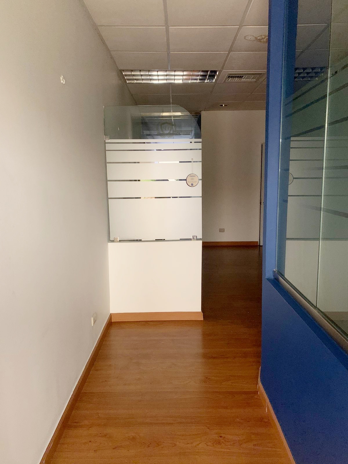 oficinas y locales comerciales - Local céntrico en Piantini 5