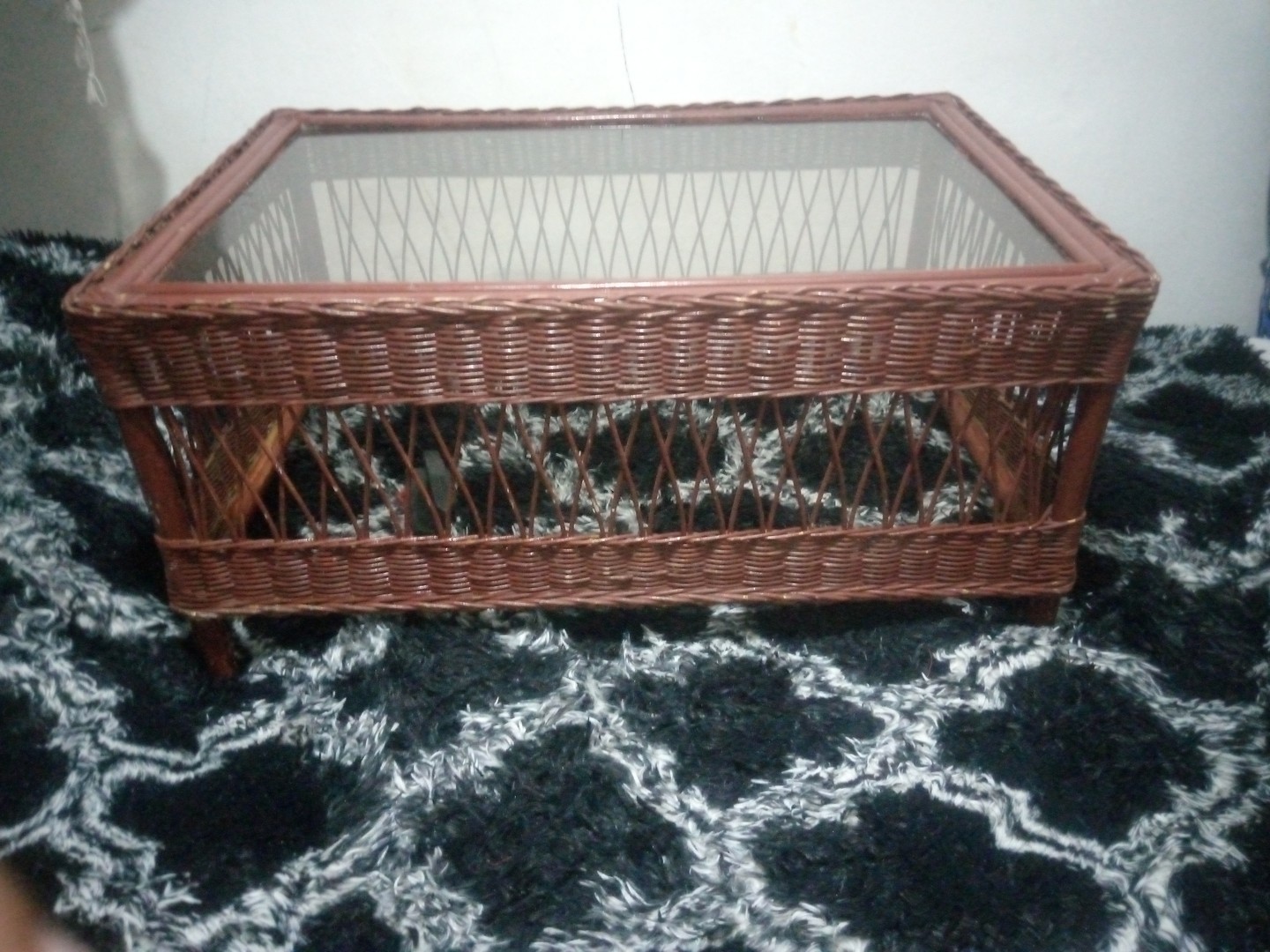 muebles y colchones - Mesa de mimbre 1