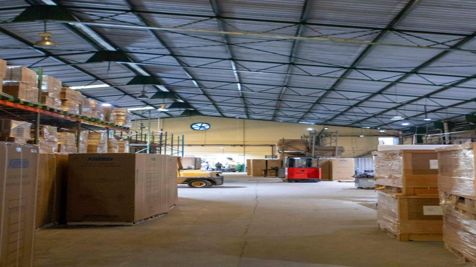 otros inmuebles - Nave Industrial en LOS RESTAURADORES SANTO DOMINGO DE GUZMÁN 3