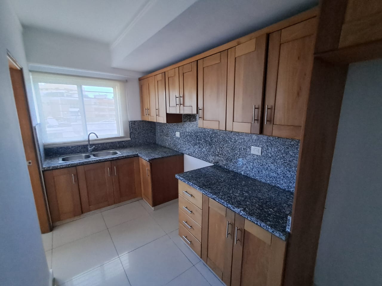 apartamentos - Se alquila amplio apartamento en Los Restauradores 4