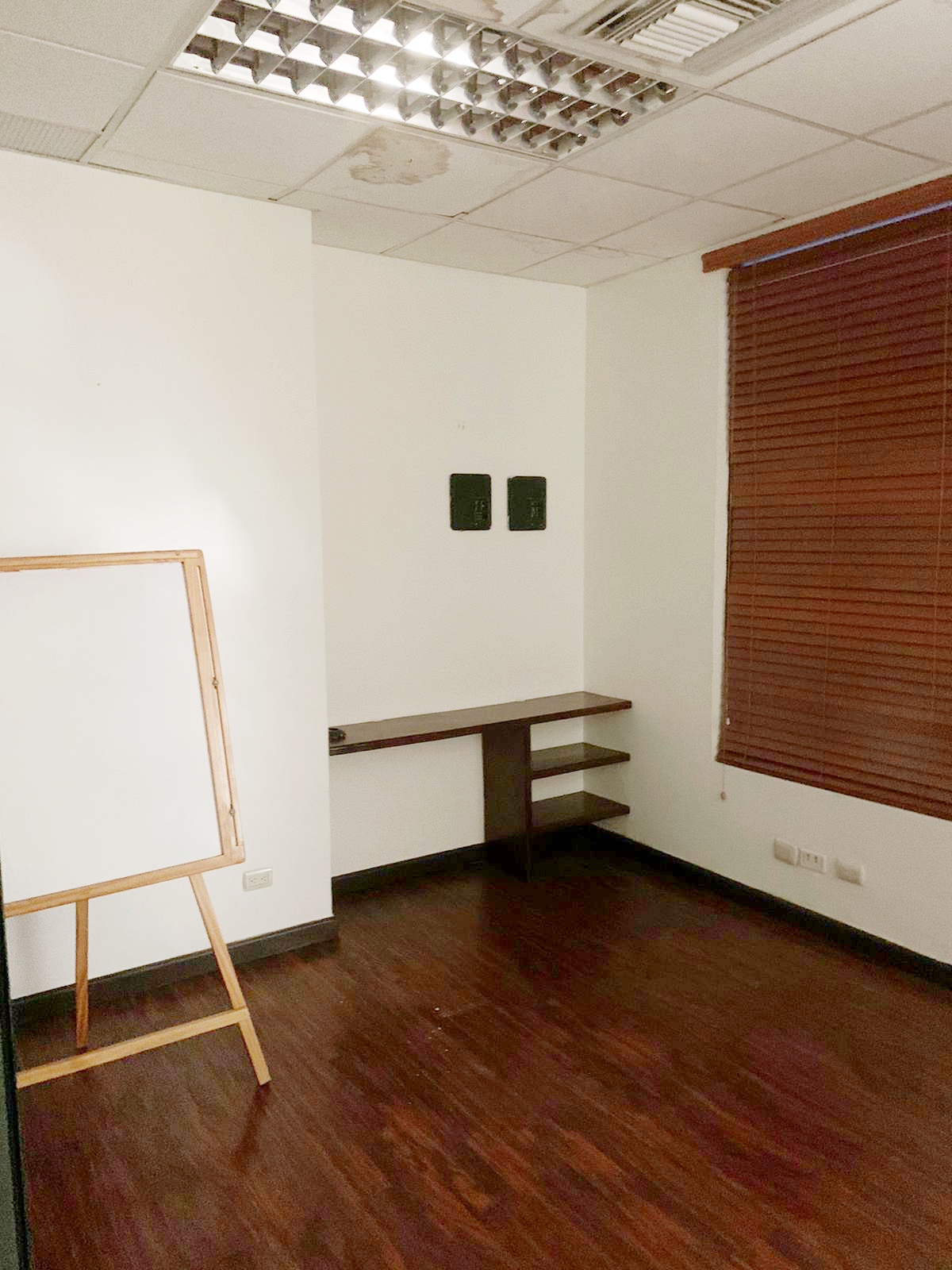 oficinas y locales comerciales - Local céntrico en Piantini 6