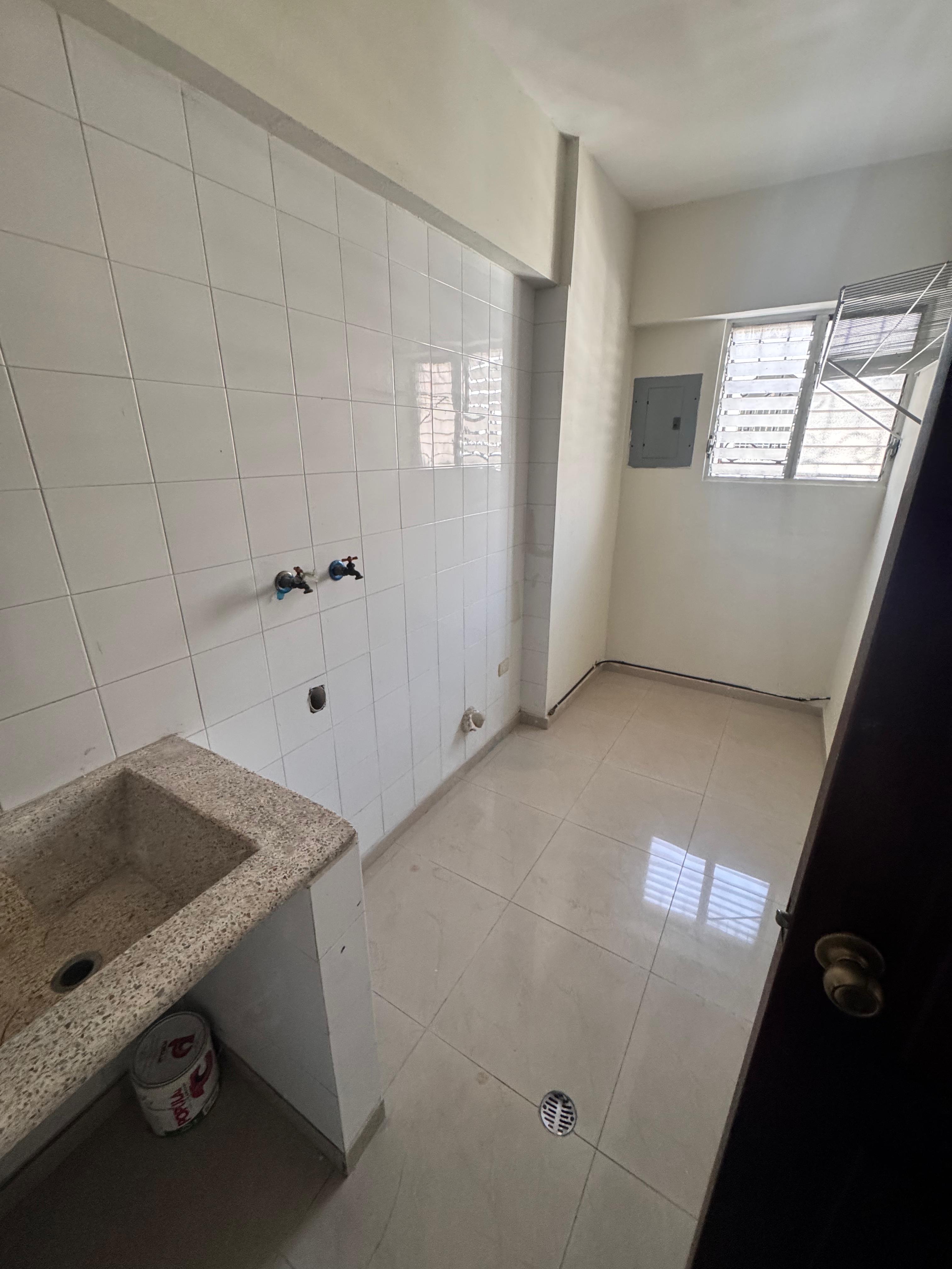 apartamentos - SE VENDE HERMOSO Y AMPLIO APARTAMENTO EN BELLA VISTA! 8