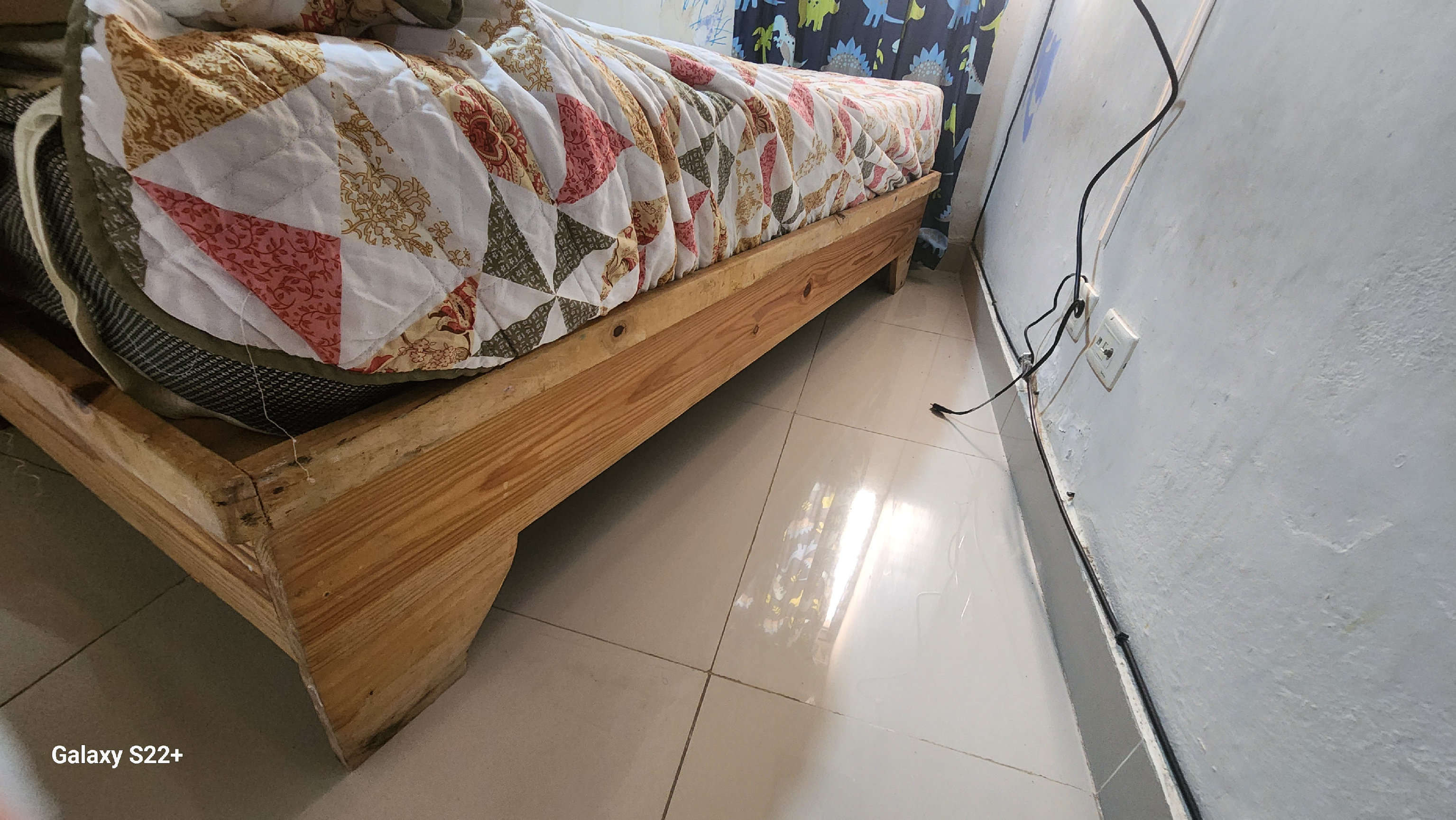 muebles y colchones - Vendo base y colchón twin 73x38, en buenas condiciones.  3