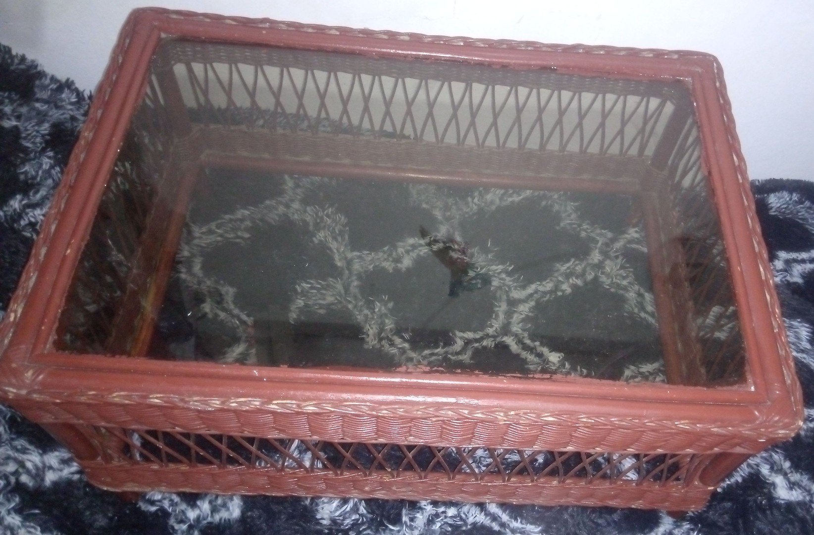 muebles y colchones - Mesa de mimbre 2