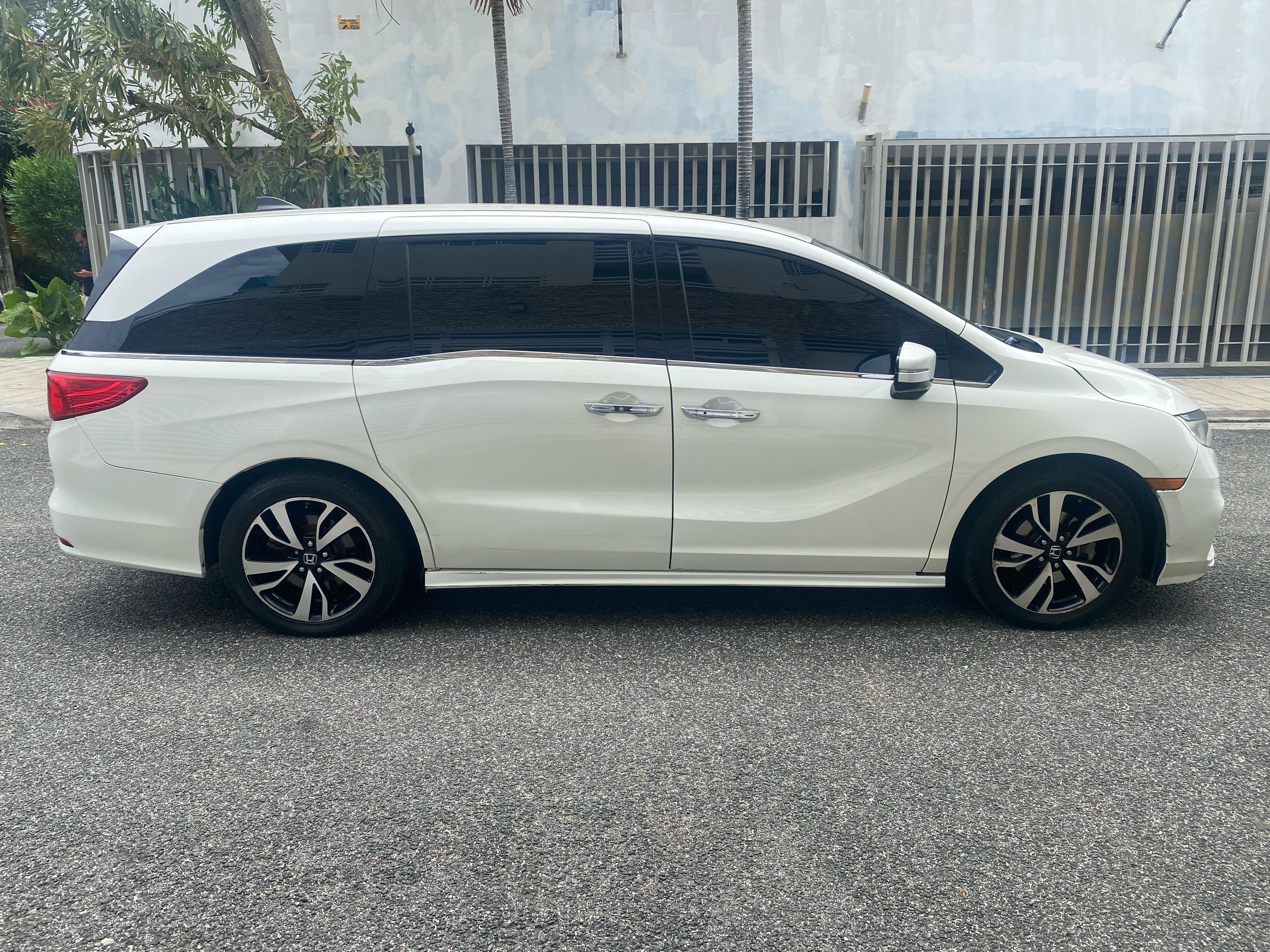 carros - Honda Odessy 2018 Elite, ful, sunroof, aspiradora, pantalla, asientos giratorios 1