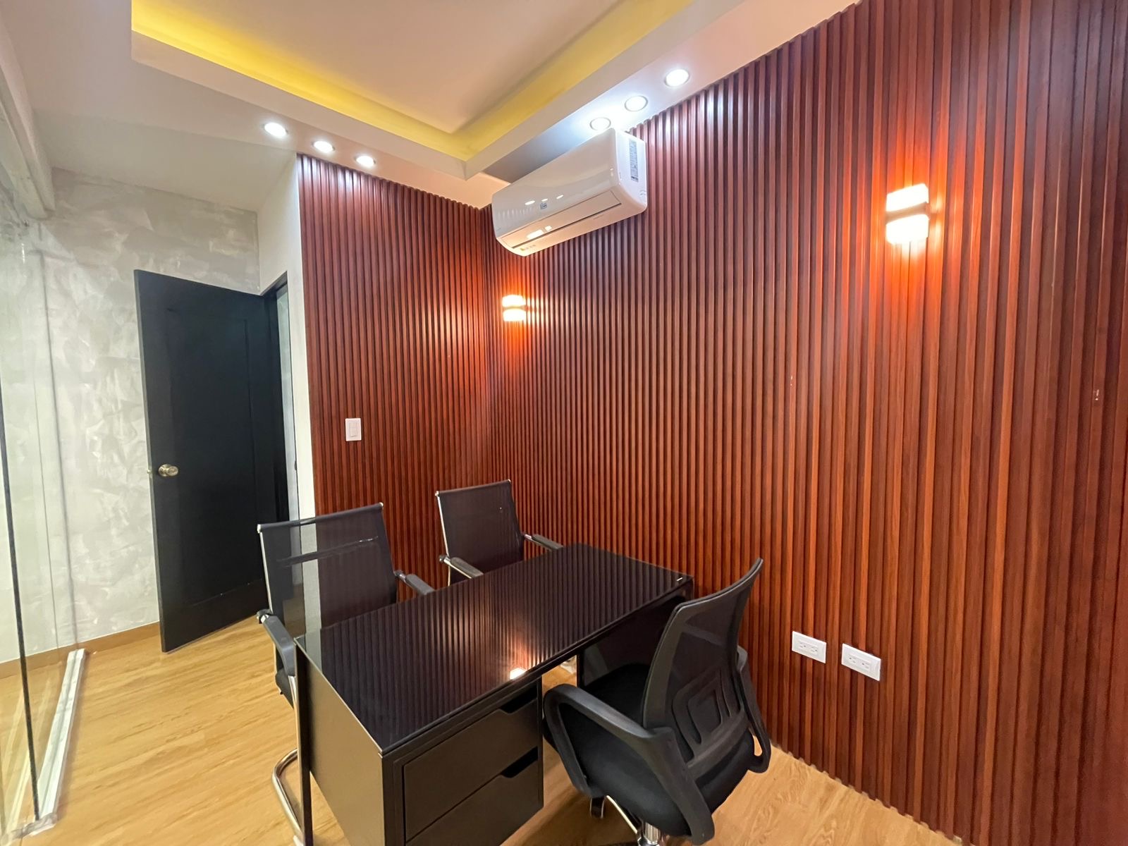 oficinas y locales comerciales - Alquiler local primer nivel amoblado 4
