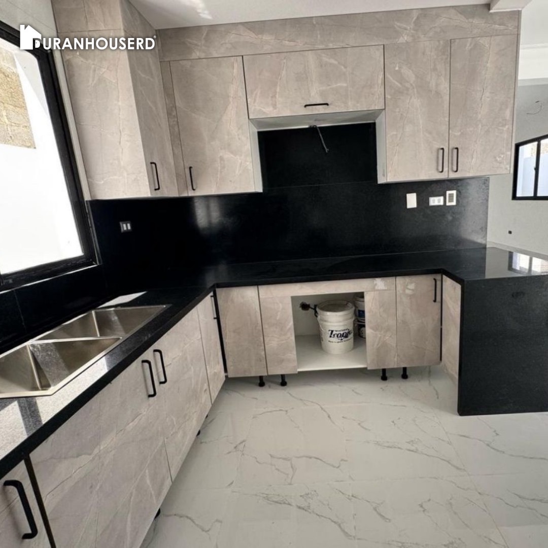 casas - venta de casa con piscina en la autopista de san isidro Santo Domingo este  5