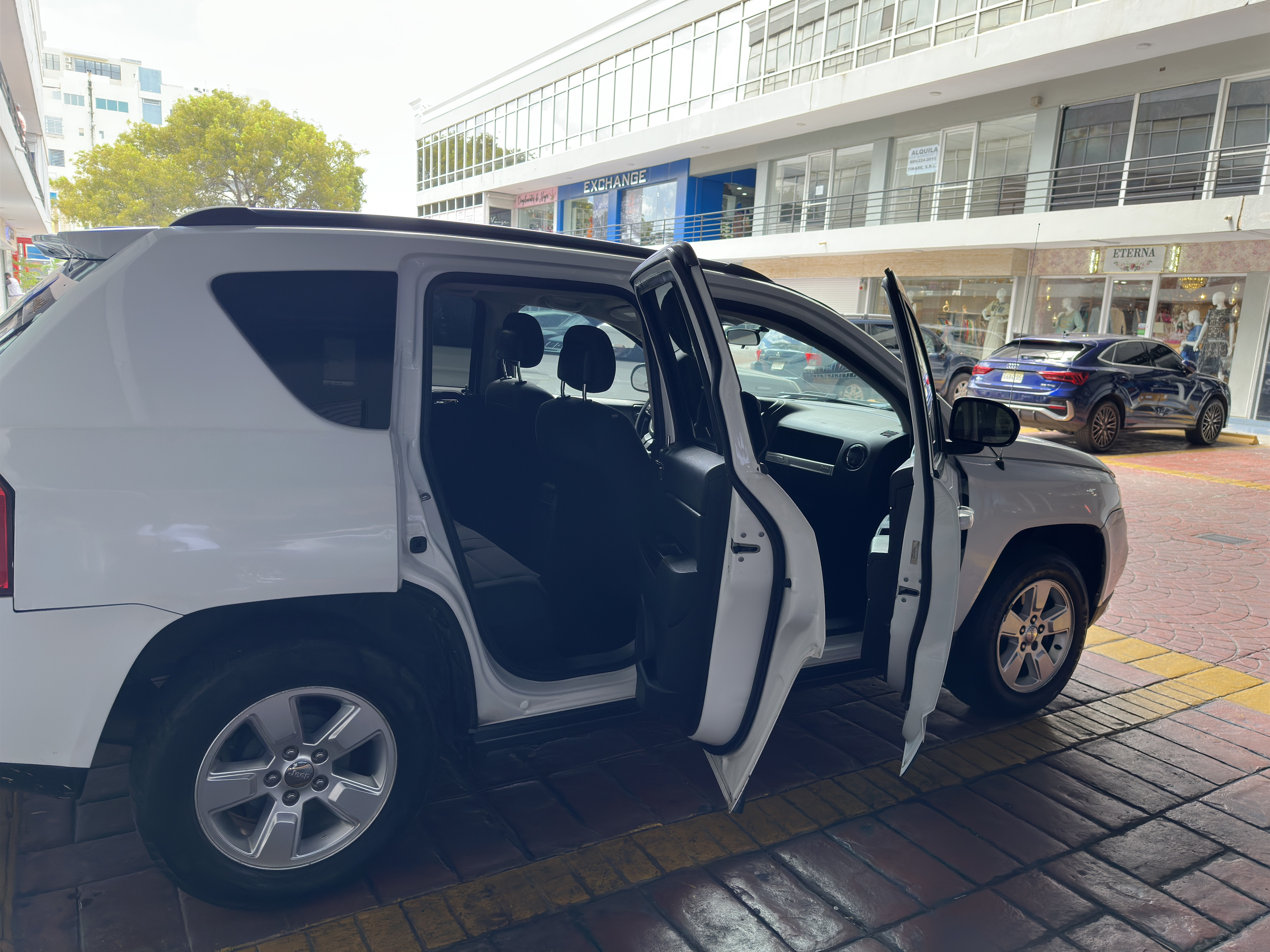 jeepetas y camionetas - Jeep Compass en excelente estado – Automática, con papeles al día.  7