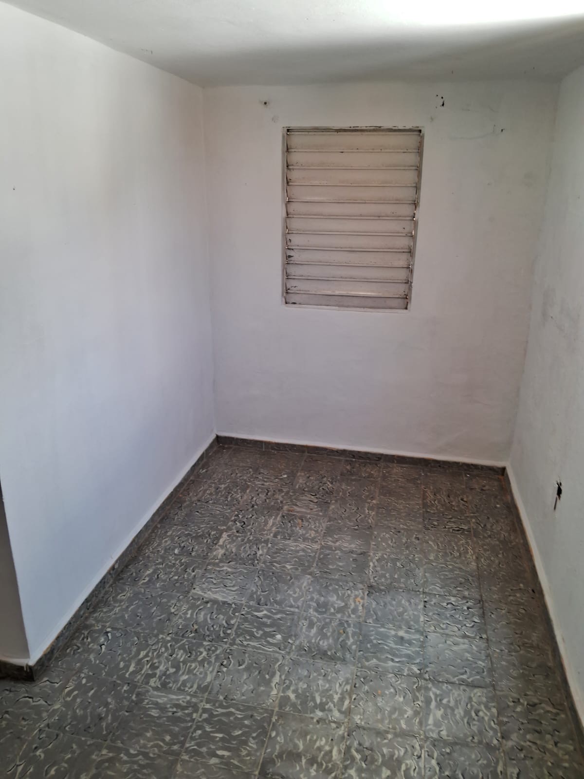 apartamentos - se alquila apartamento de 1hb 9500 en el 30 de mayo 1