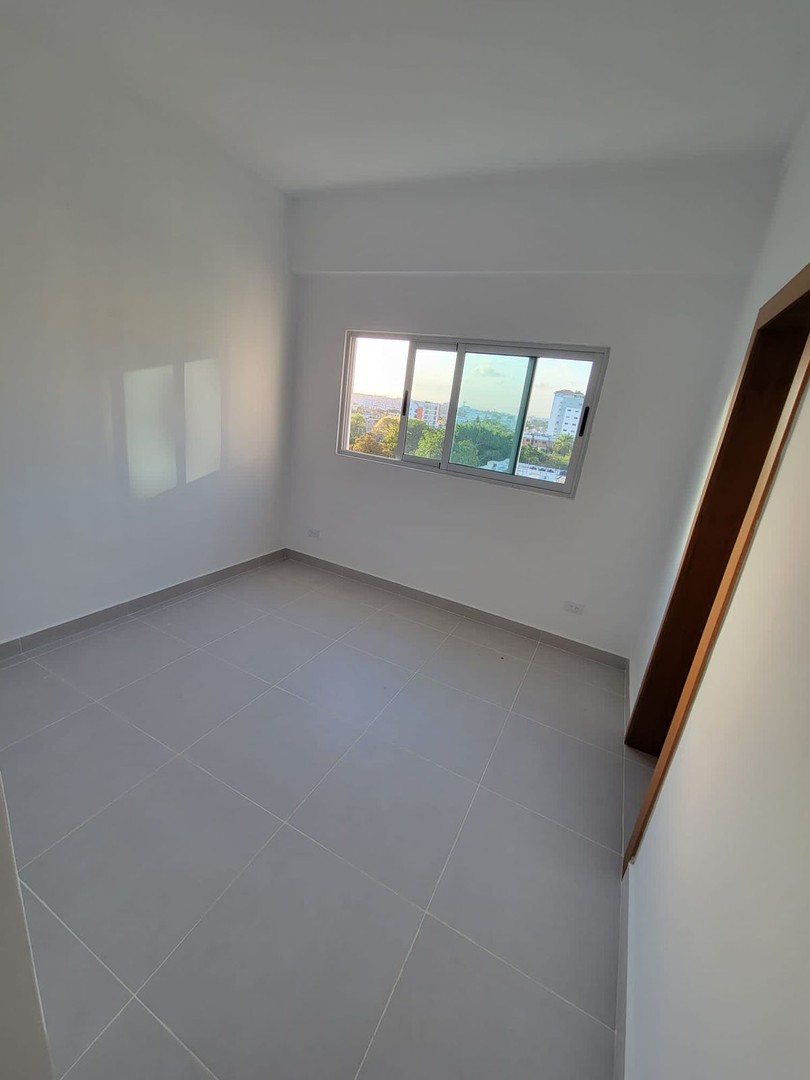 apartamentos - Alquiler de apartamento próximo a la Av Churchill en Evaristo Morales, piso alto 3