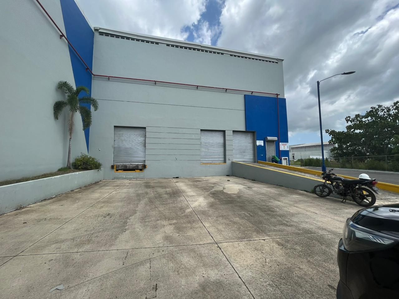 otros inmuebles - nave en parque industrial duarte en alquiler 1