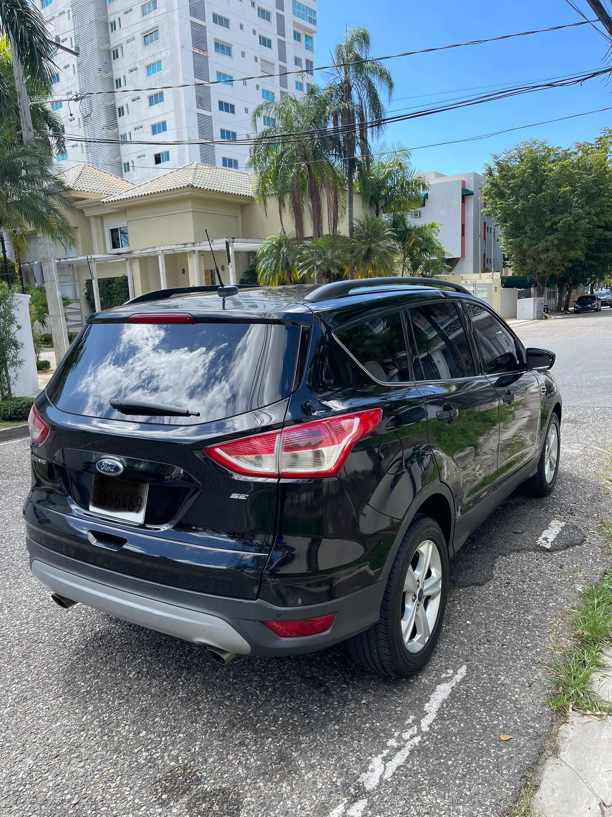 jeepetas y camionetas - Ford Escape 2016 con todos los extras. RD$ 495,000 4