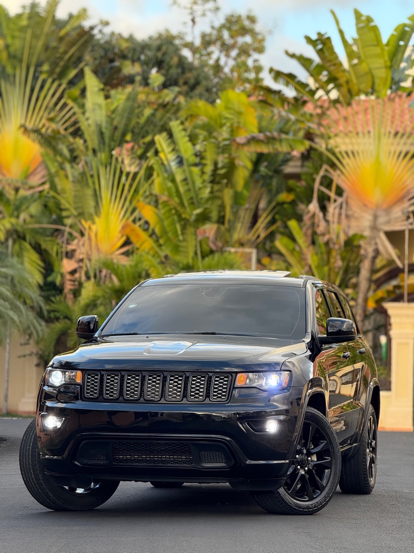 jeepetas y camionetas - Jeep Grand Cherokee Altitude 4x4 2017 US$18,900
