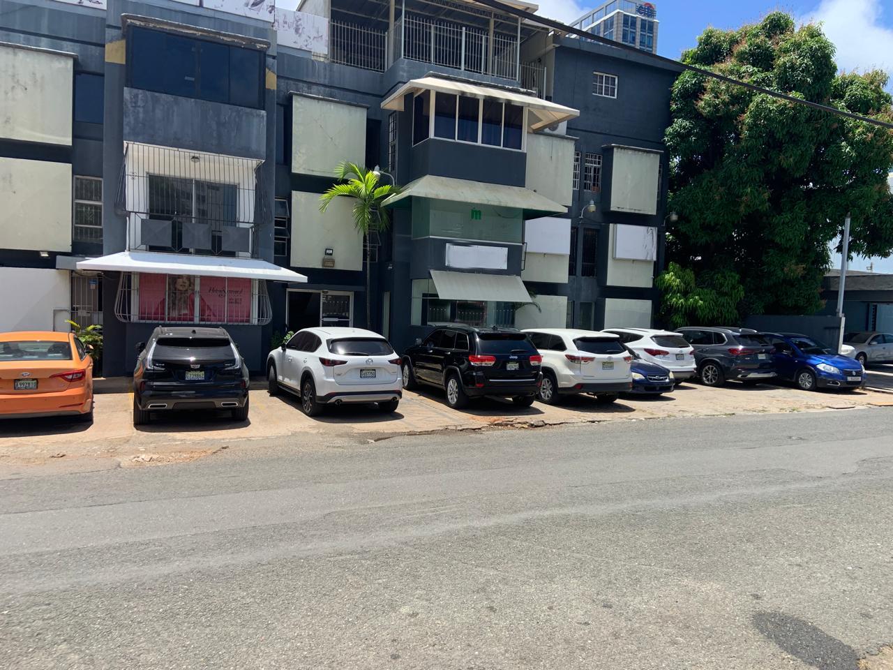 oficinas y locales comerciales - LOCAL ALQUILER  EVARISTO MORALES A PASOS CHURCHILL