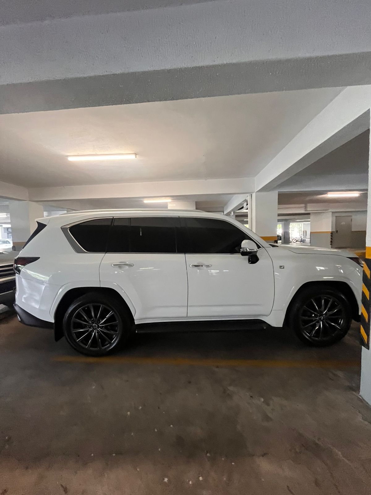jeepetas y camionetas - SE VENDE: Lexus COMO NUEVO 5