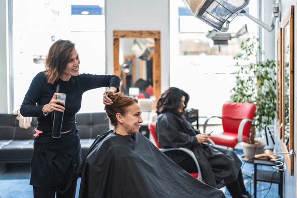 servicios profesionales - Se rentan espacios para estilista y manicurista  0