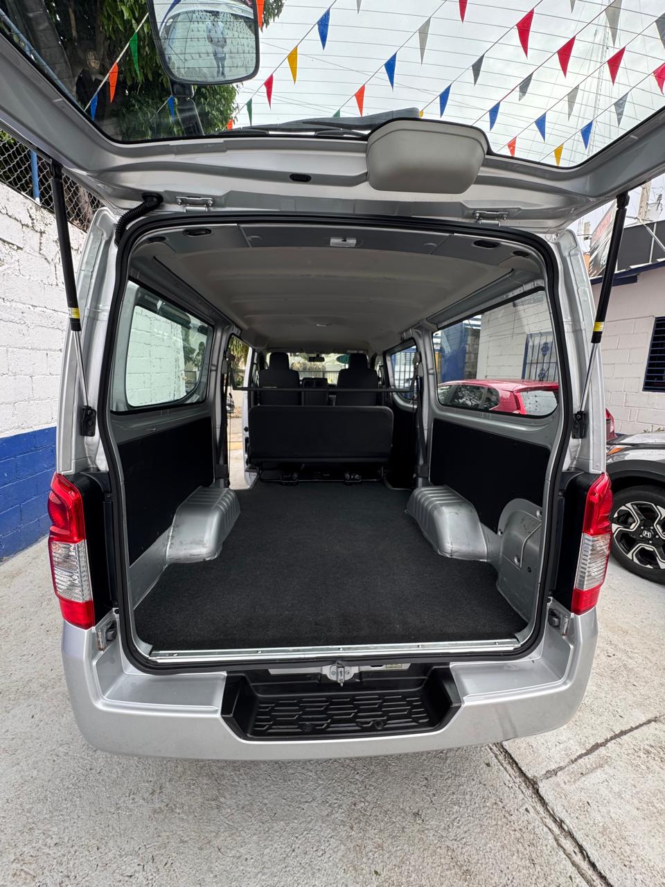 carros - NISSAN CARAVAN NV350 8