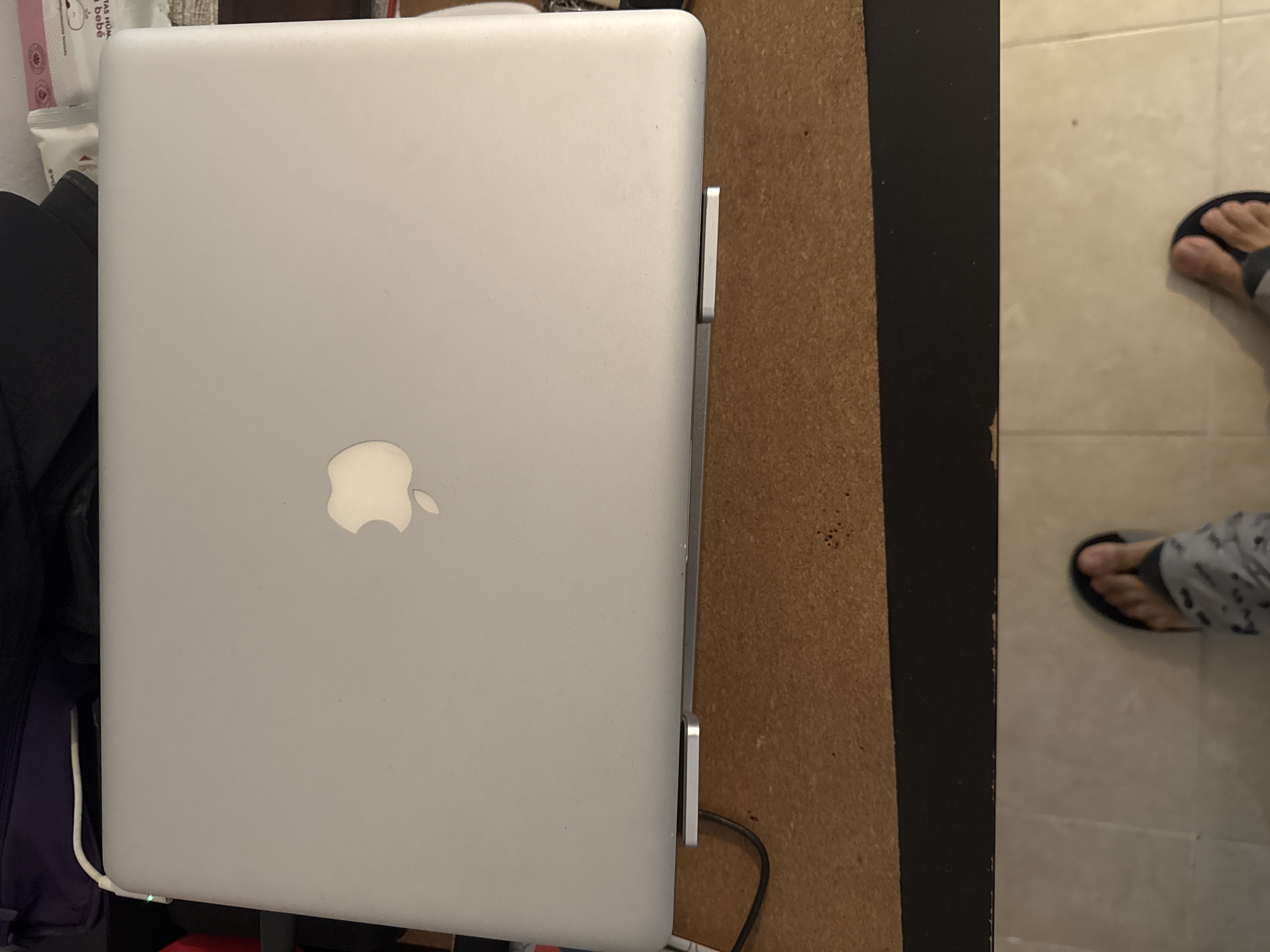 computadoras y laptops - MacBook Pro 2011 en Perfectas condiciones  0