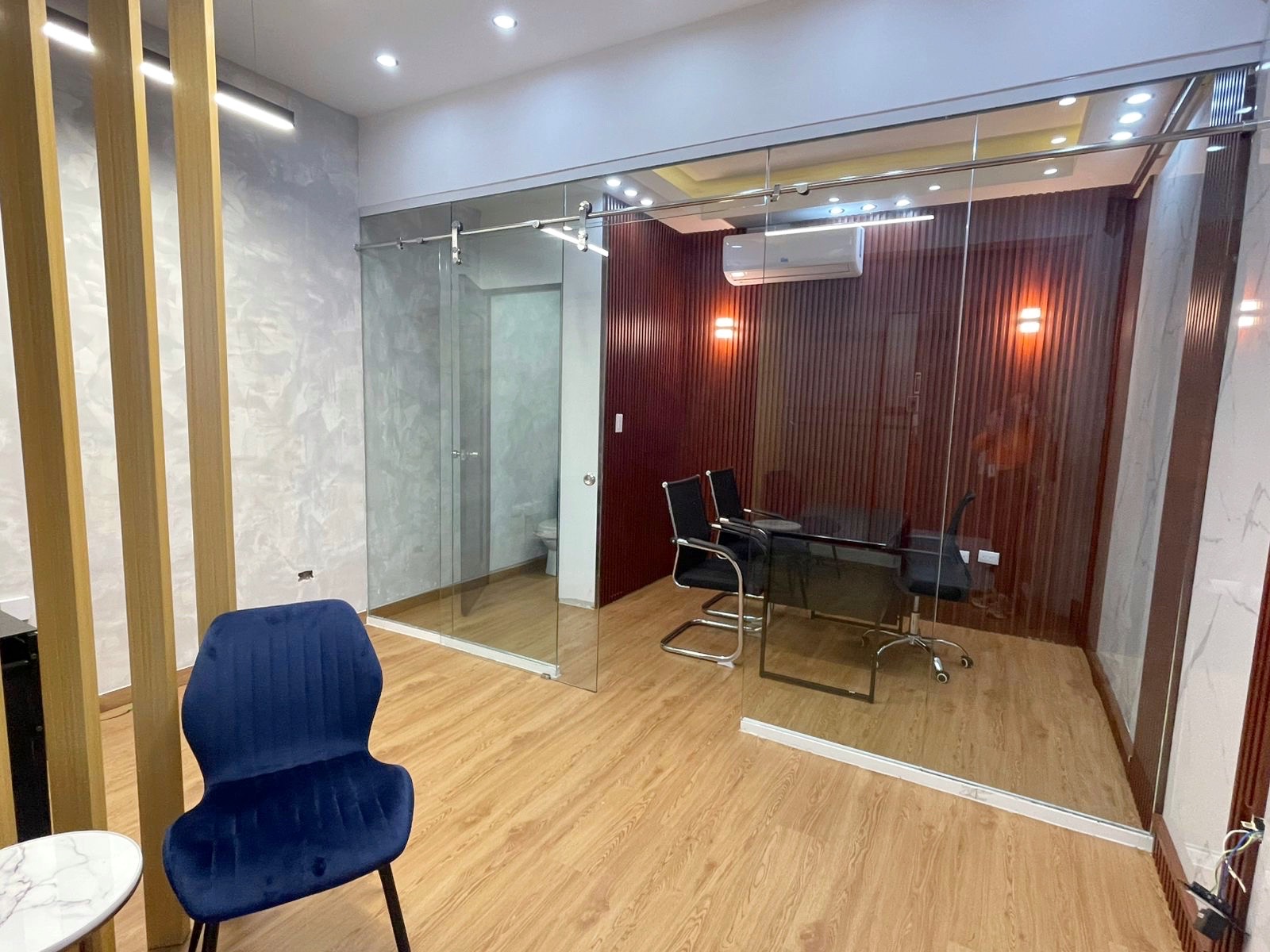 oficinas y locales comerciales - Alquiler local primer nivel amoblado 5