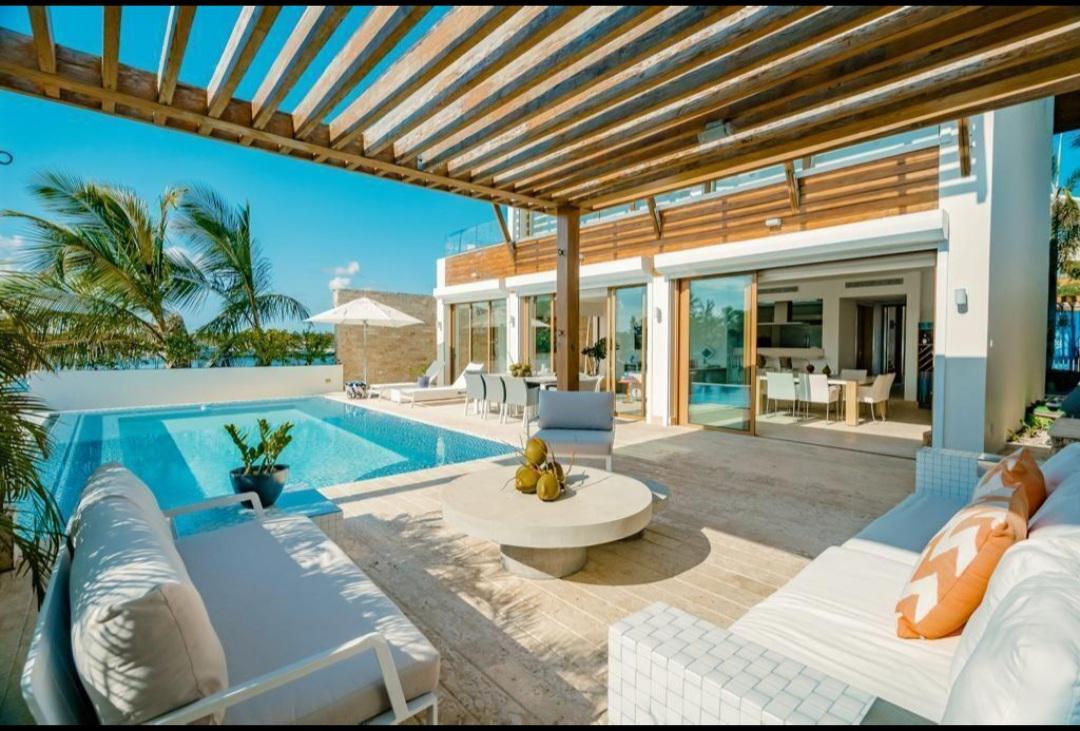 casas vacacionales y villas - Vendo Lujosa Villa en La Marina Punta Cana 19
