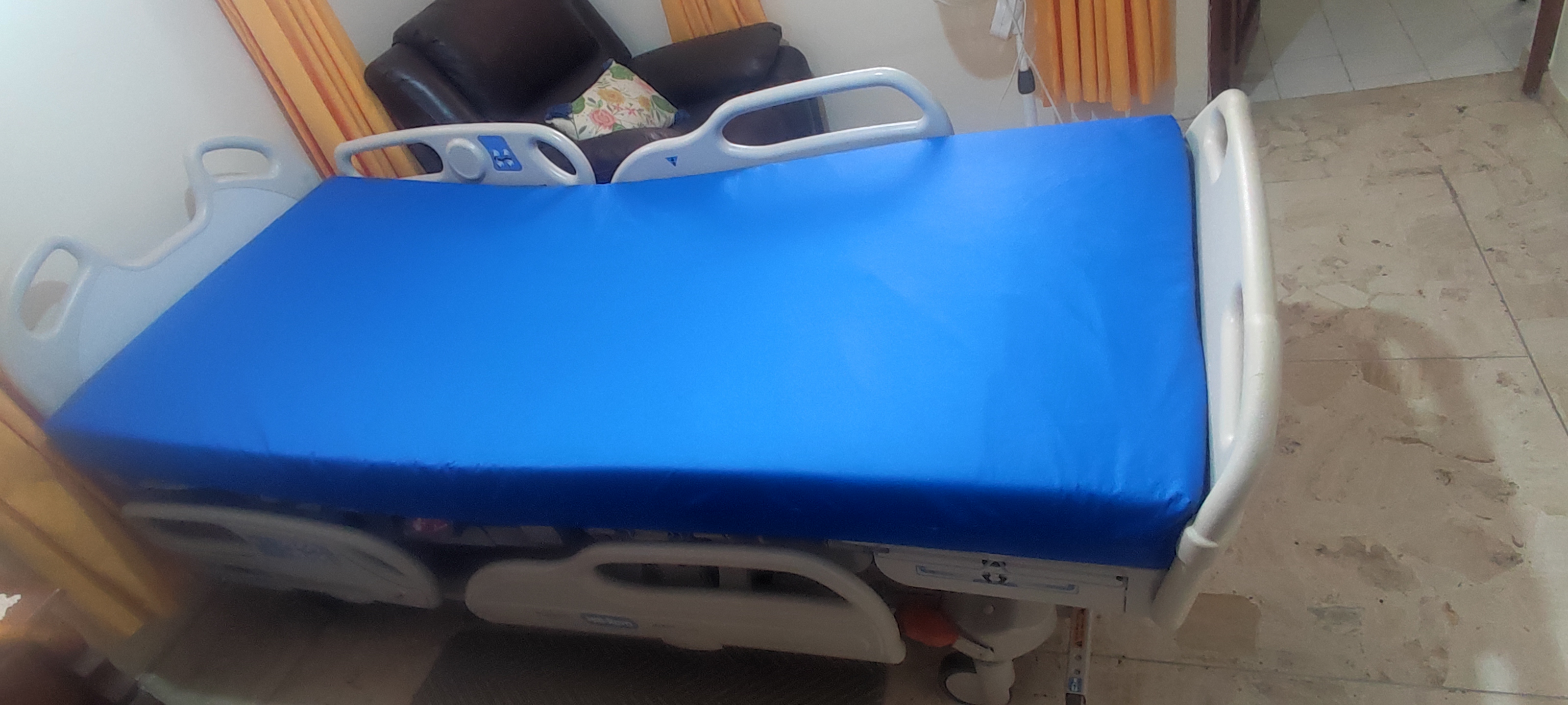 Salud y Equipamiento Médico - Cama de posición electrica, excelente 