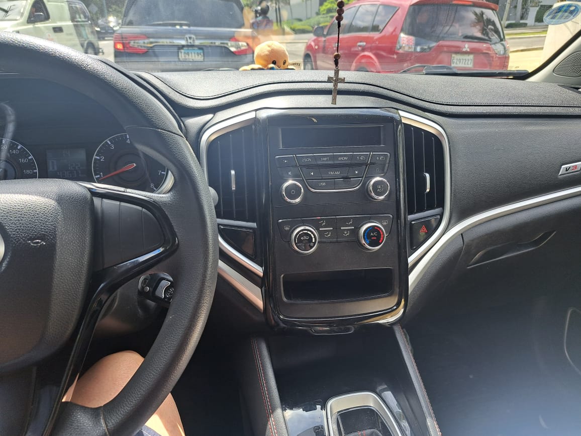 jeepetas y camionetas -  Brilliance V3 Año 2021 - Unico Dueño 4