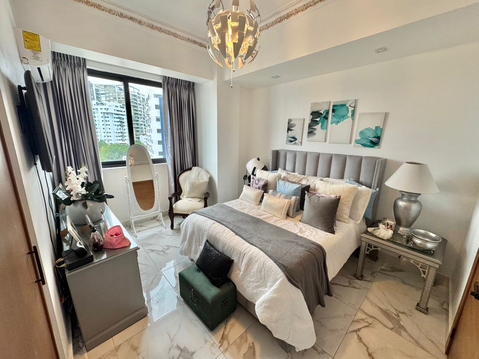 apartamentos - Apartamento en Venta
LOS CACICAZGOS
USD 420,000.00
Mantenimiento: RD$15,000 3
