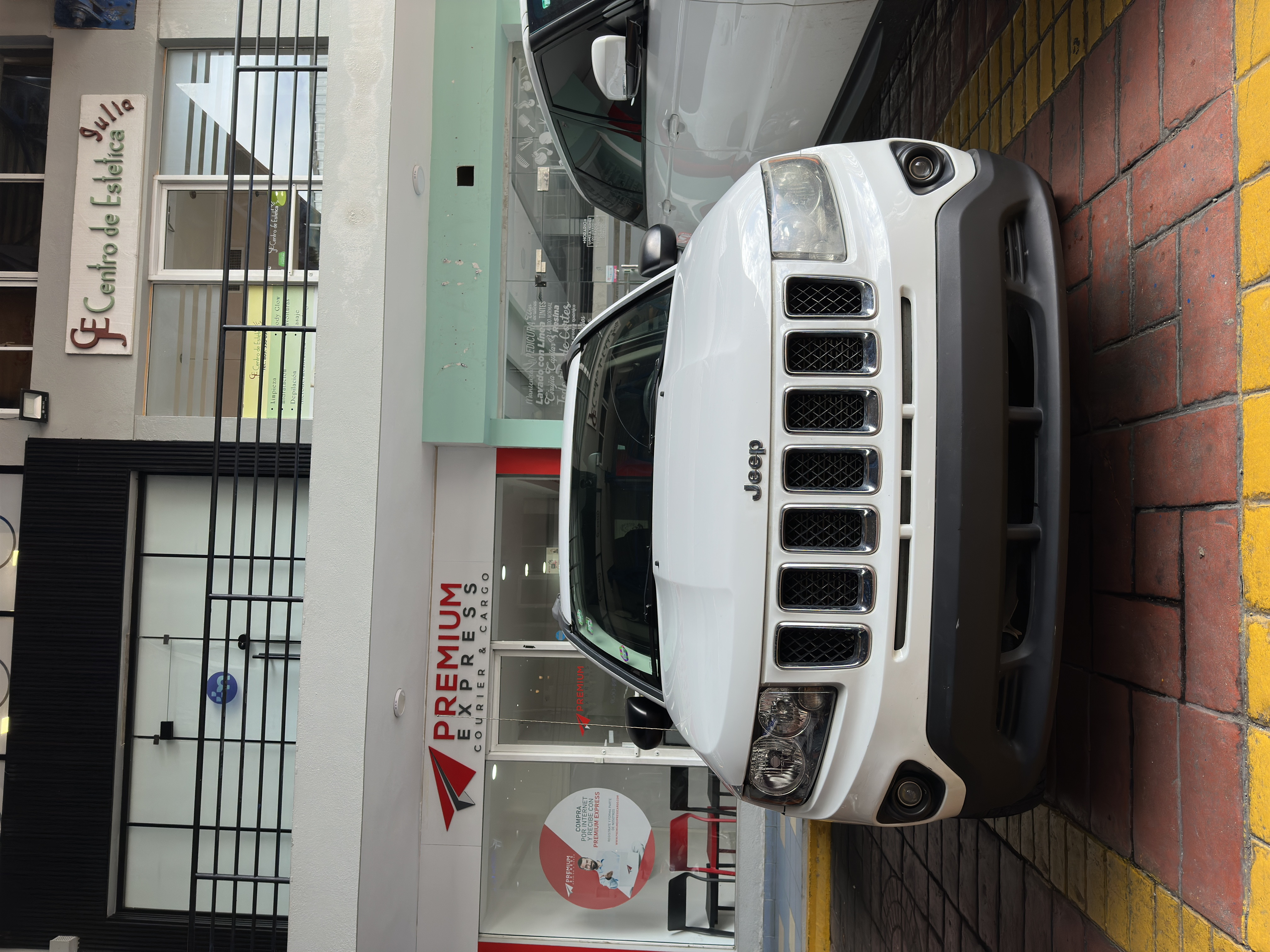 jeepetas y camionetas - Jeep Compass en excelente estado – Automática, con papeles al día.  8