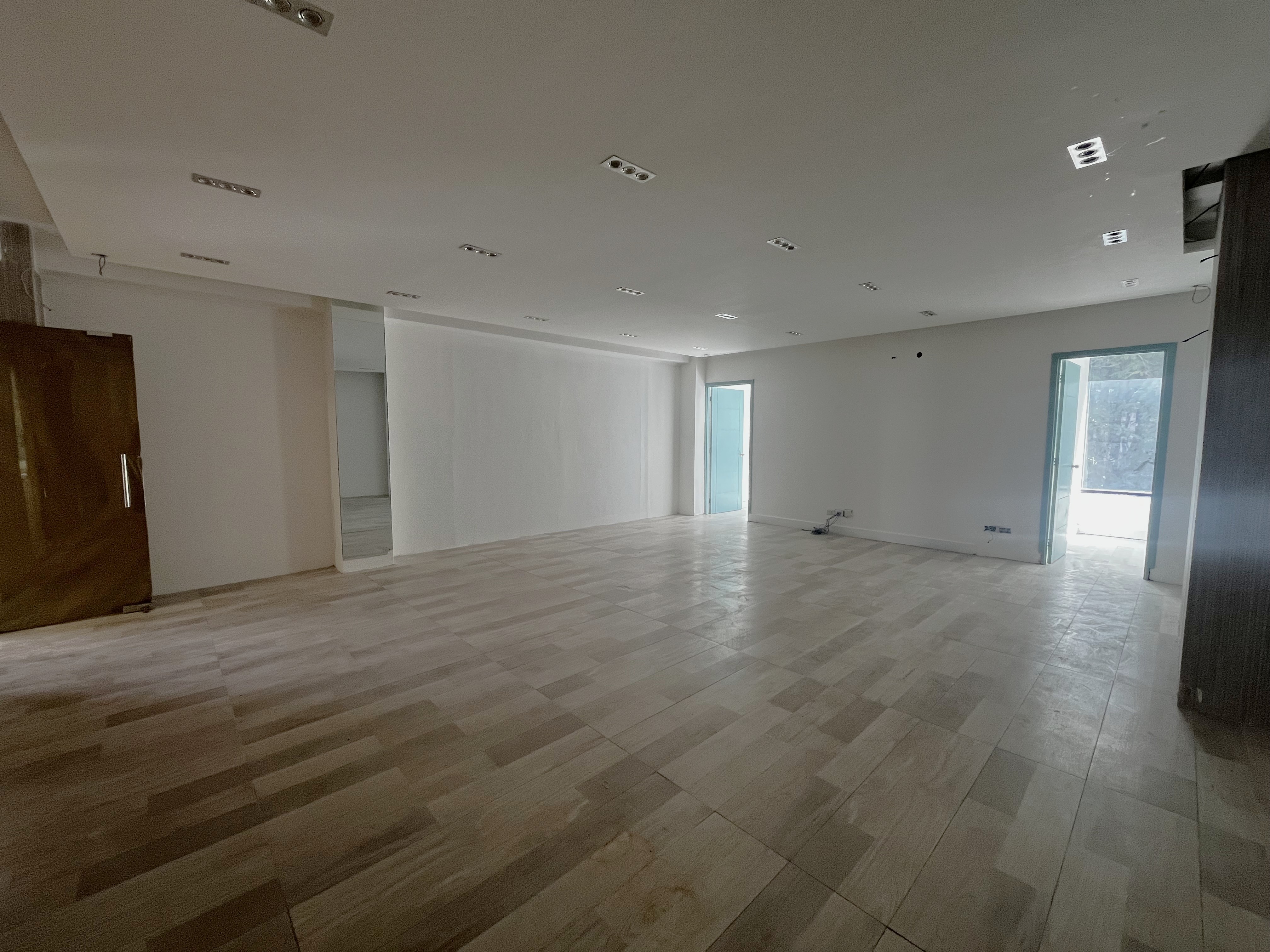 oficinas y locales comerciales - Local Comercial Alquiler Piantini  de 63.43 m2 1