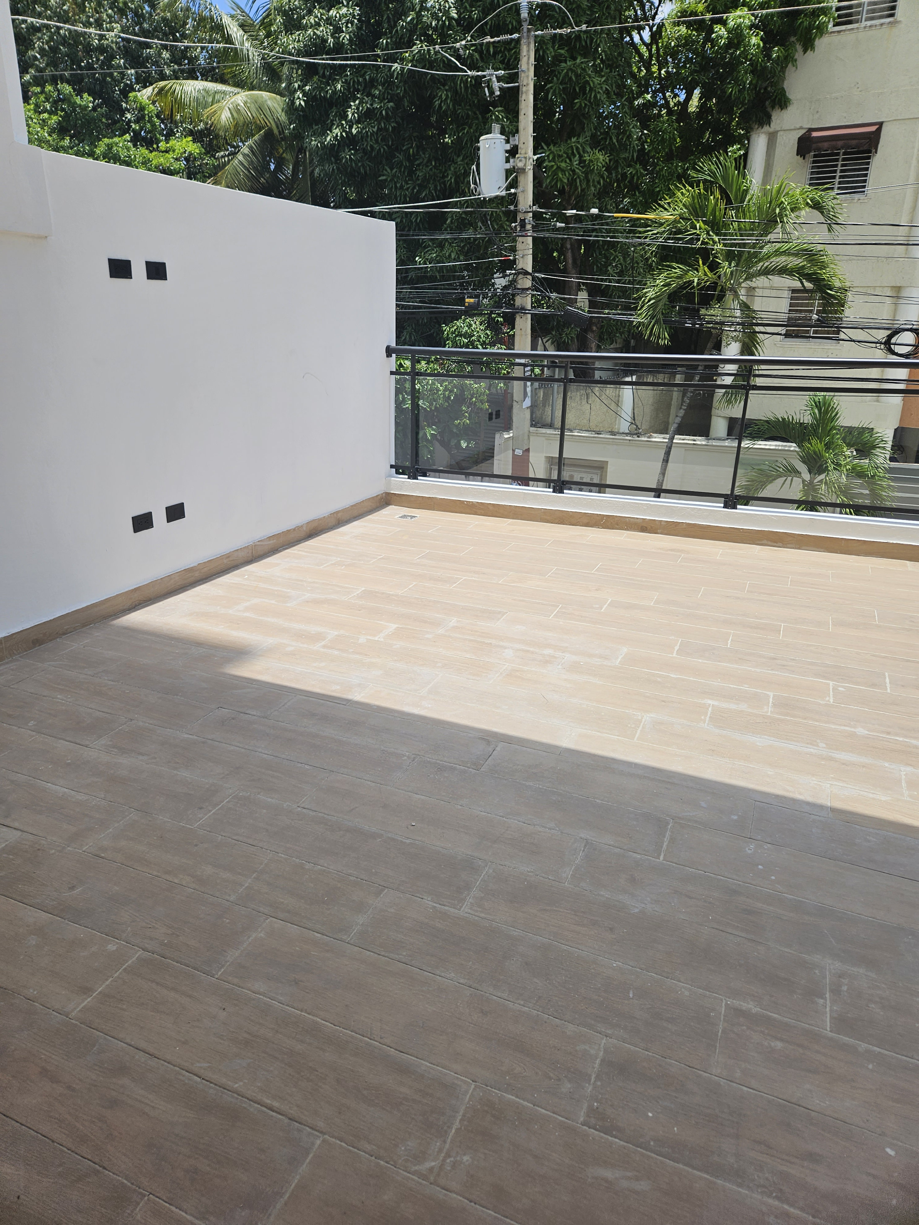 apartamentos - Vendo Segundo piso, con terraza en Los Restauradores  6