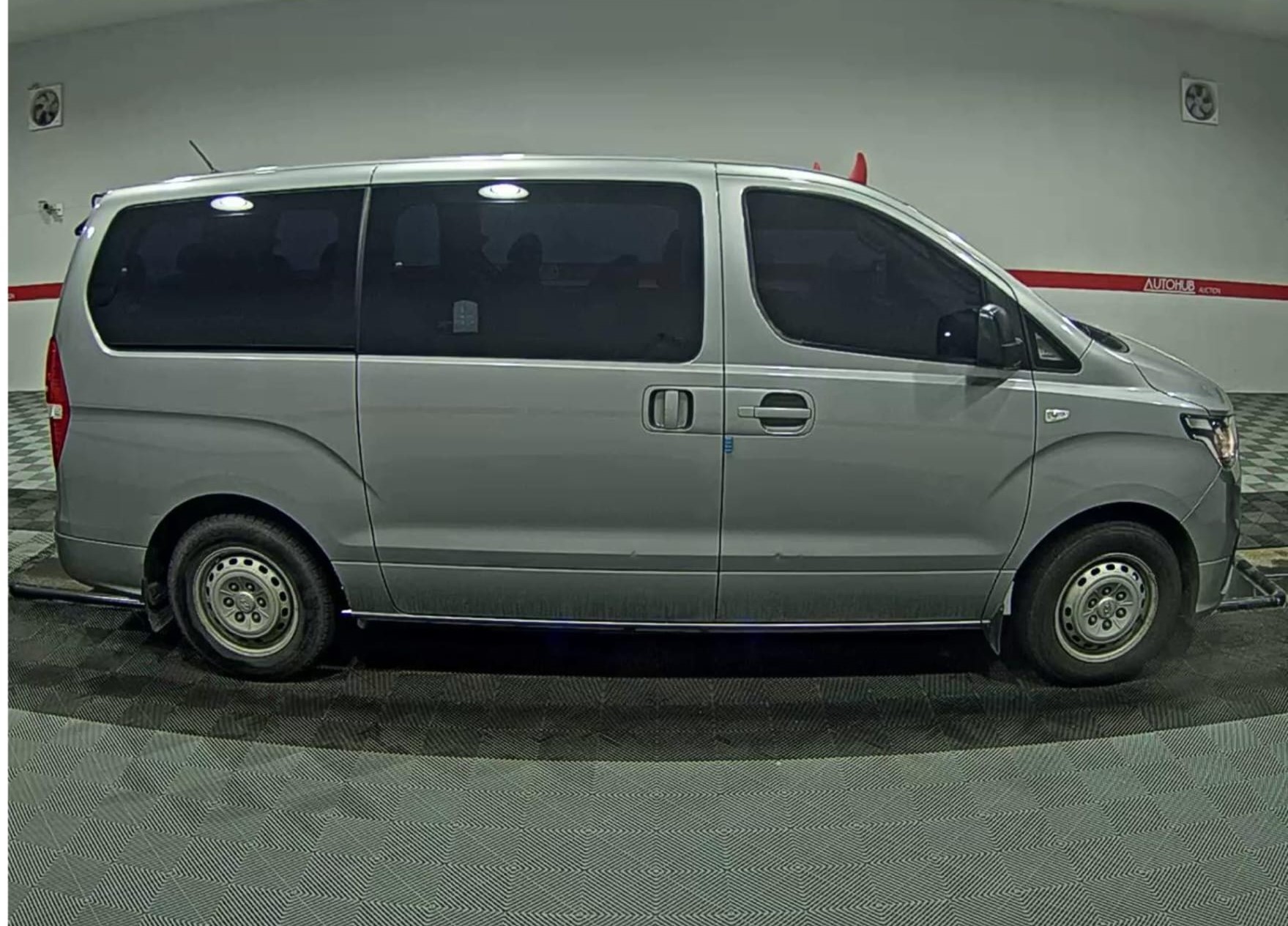 jeepetas y camionetas - HYUNDAI GRAND STAREX 2019 GRIS DIESEL 2