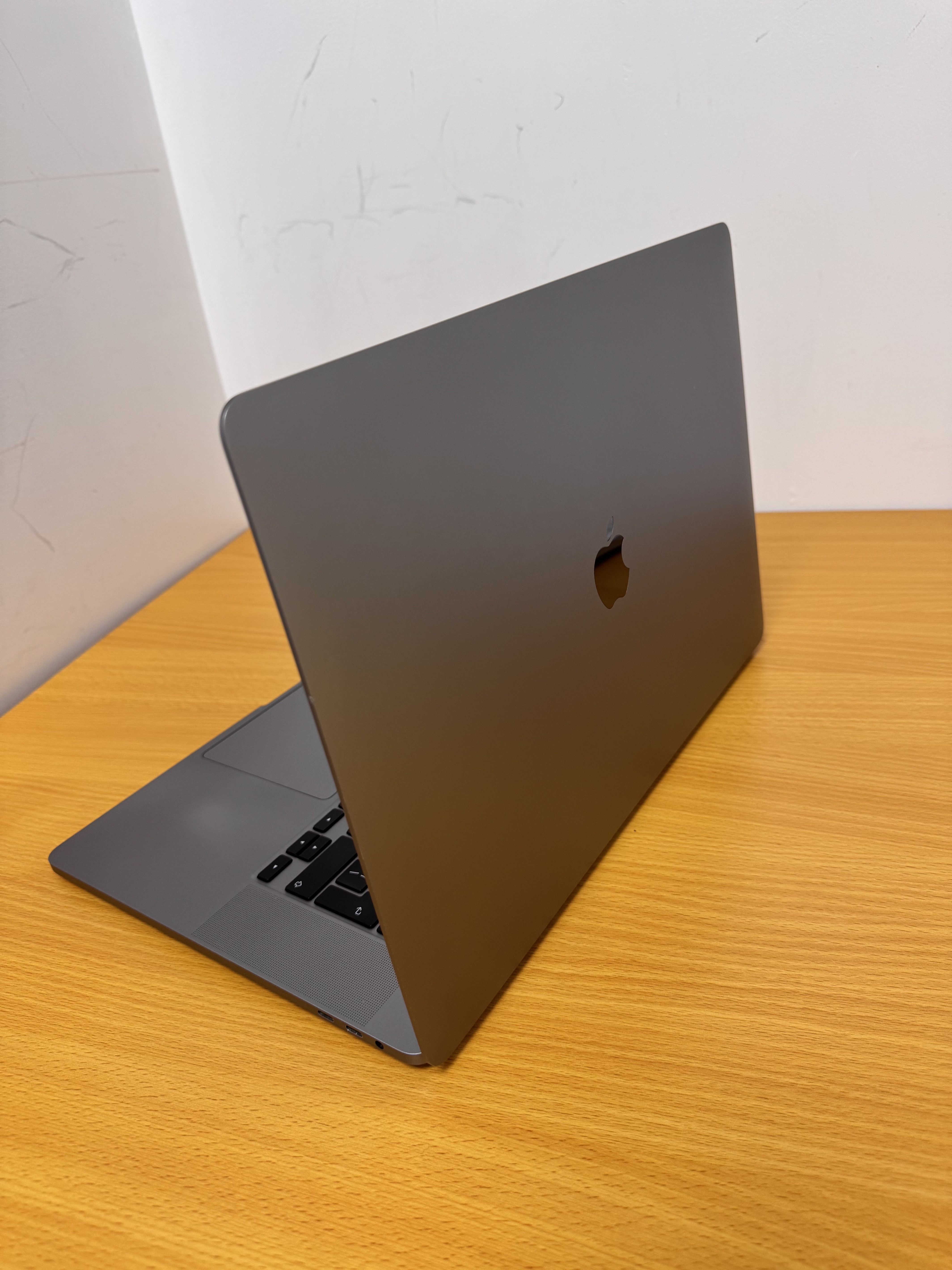 computadoras y laptops - MacBook Pro 16-inch 2019 64BGRam 1TB Ssd Doble Tarjeta Gráfica   1