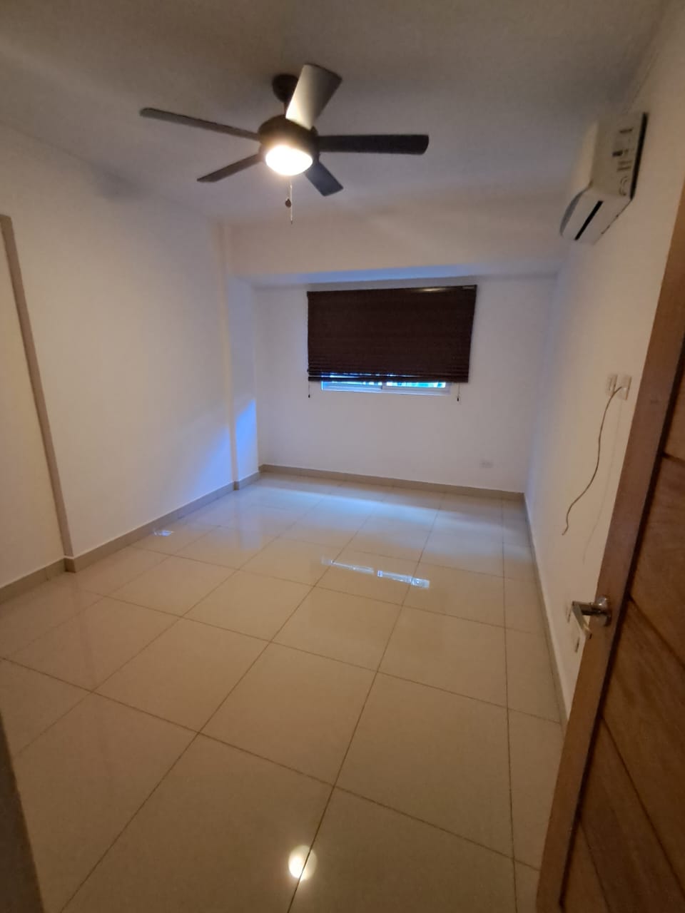 apartamentos - Se alquila amplio apartamento en Los Restauradores 6