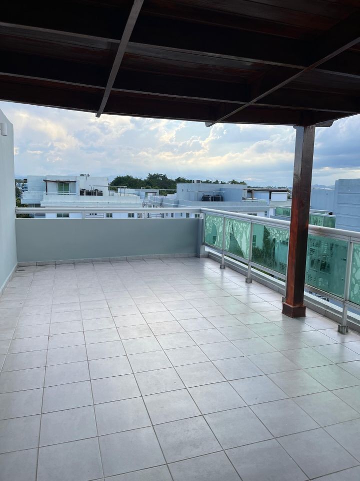 apartamentos - Penthouse en alquiler
Ave. República de Colombia
Residencial Jardines del Fresno 5