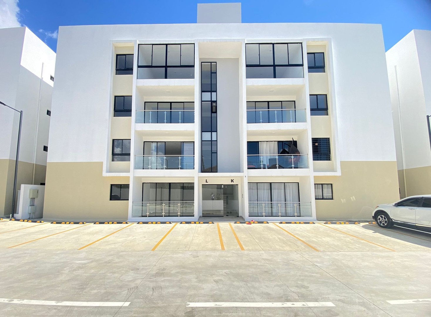 apartamentos - Apartamento 4to Nivel en Residencial Cerrado, Jardines del Norte 4