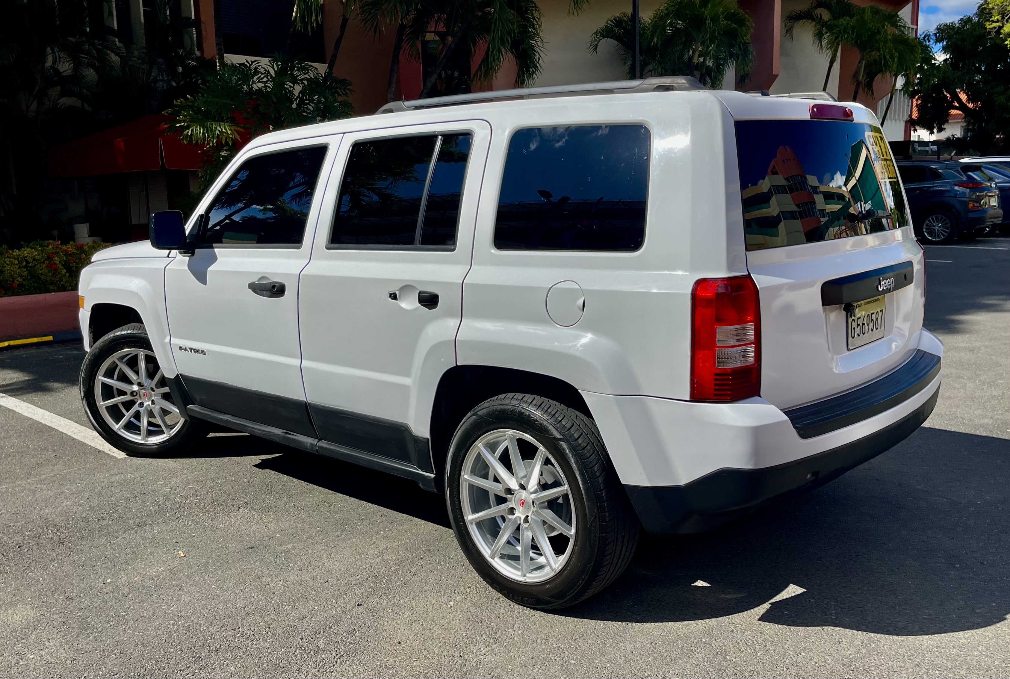 jeepetas y camionetas - Jeep Patriot excelente estado, segundo dueño y muy económica, vidrios tintados.

