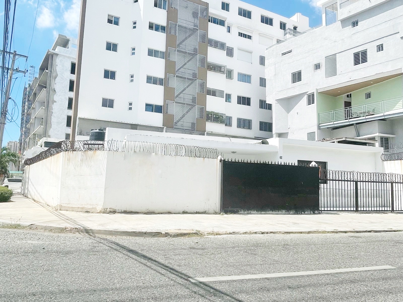 casas - Propiedad comercial la Esperilla  2