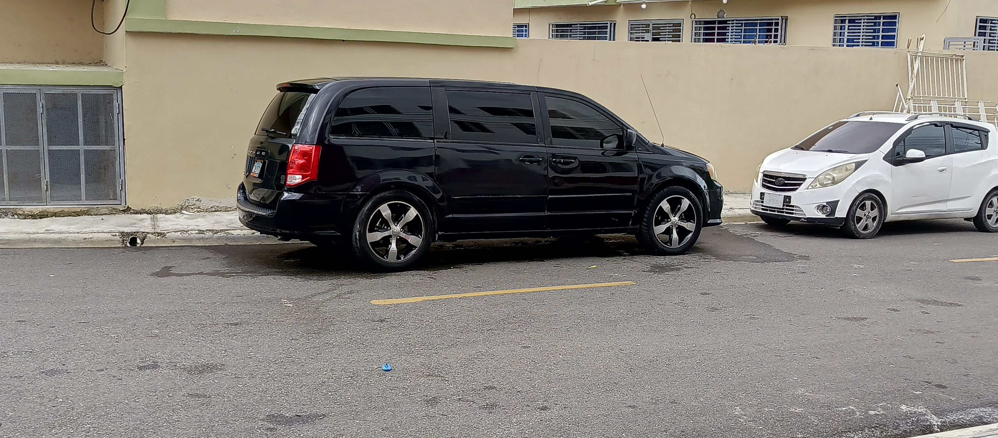 jeepetas y camionetas - Equipo de gas profesional, Aros 20 de cherokee, aire que pica, interior nitido. 3