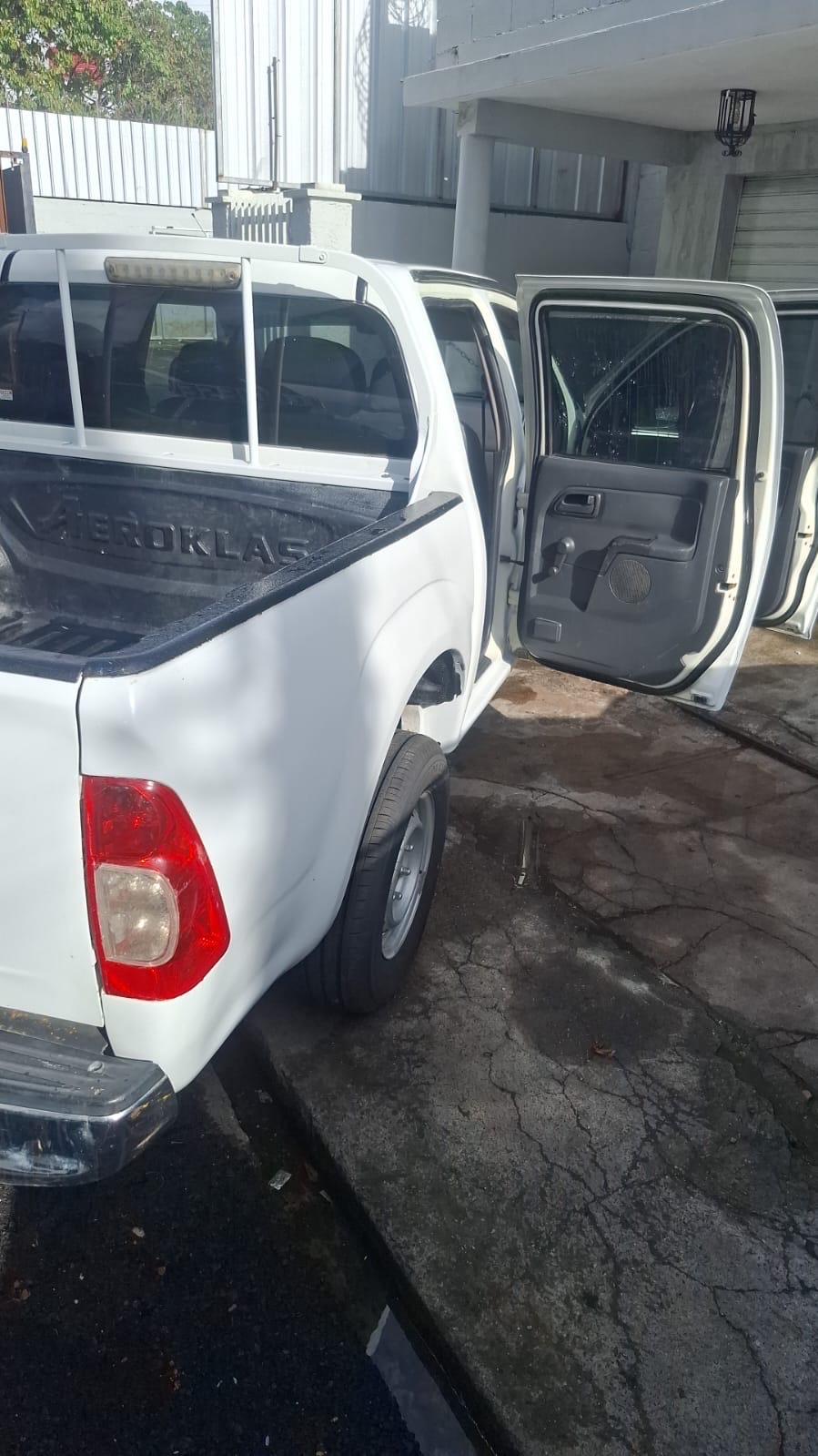 jeepetas y camionetas - CAMIONETA ISUZU DMAX 2011 4