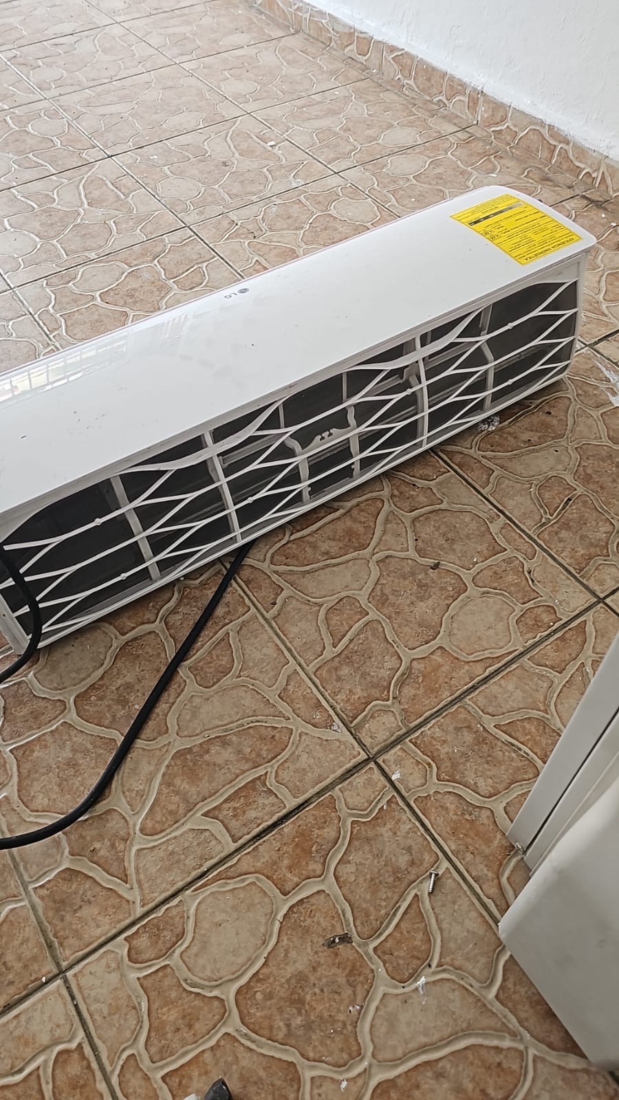 aires acondicionados y abanicos - Aire LG 12mil BTU Como nuevo 1