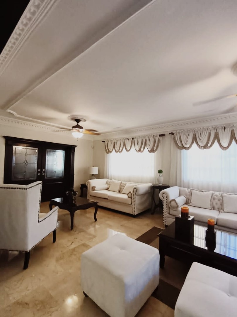 casas - Se vende de oportunidad Casa de 2niveles Cerros de Arroyo Hond.480mt2 435,000usd 2
