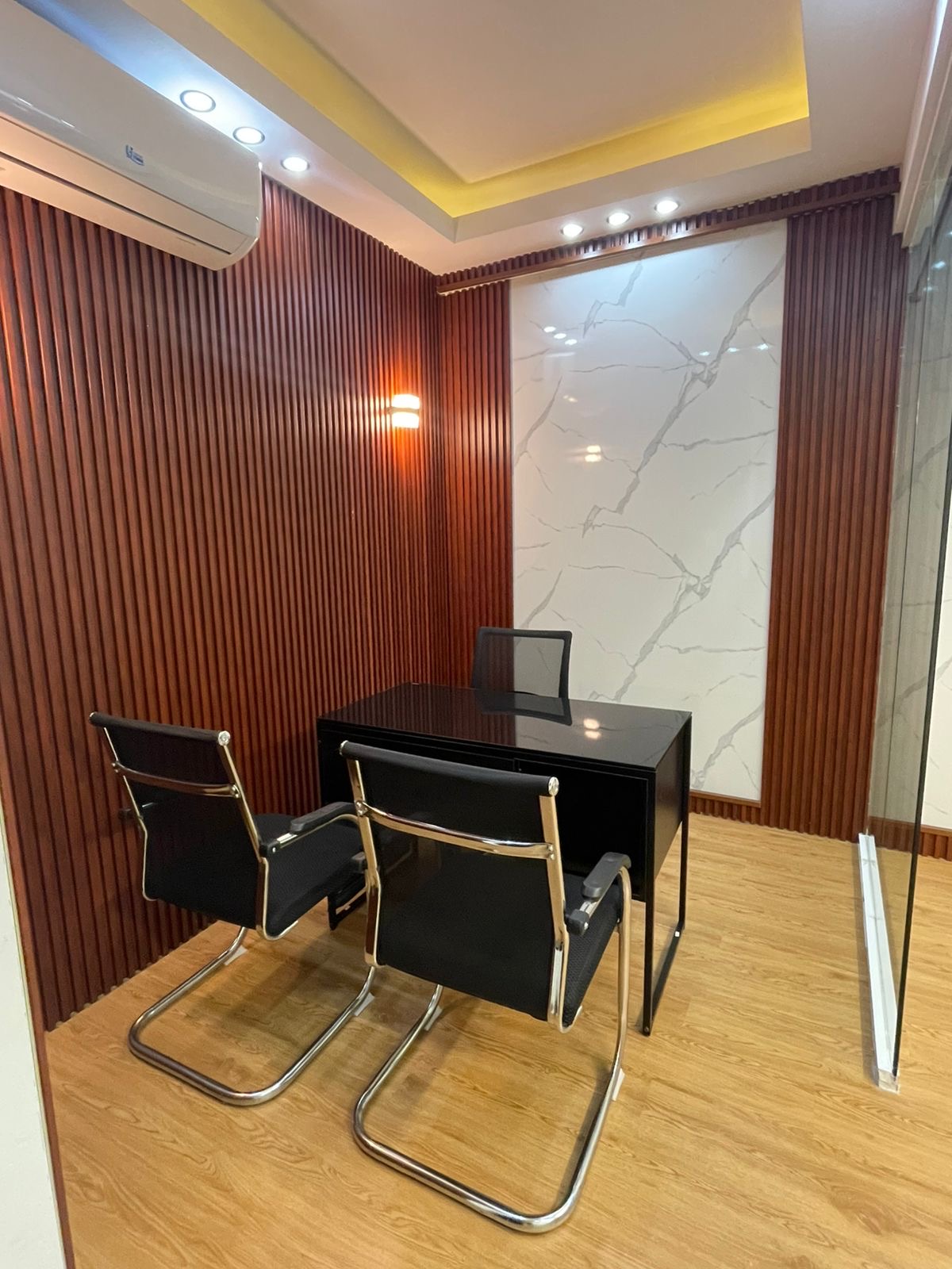 oficinas y locales comerciales - Alquiler local primer nivel amoblado 6