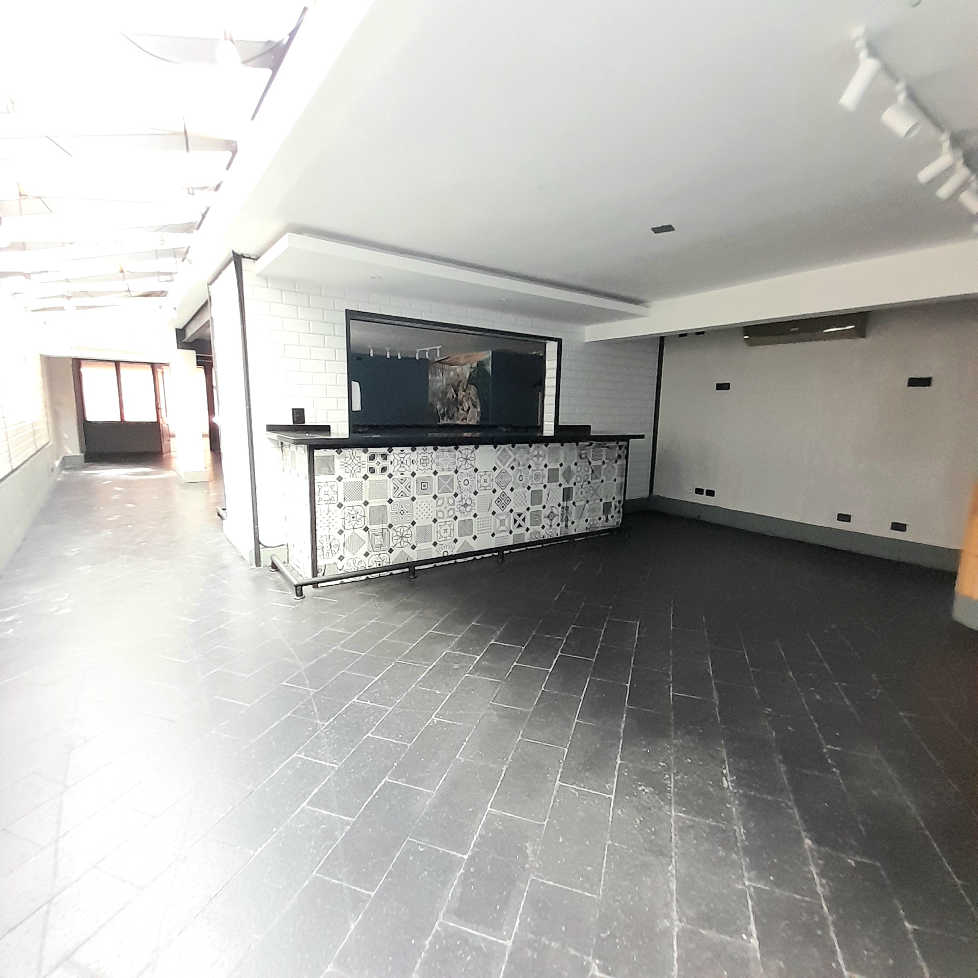 oficinas y locales comerciales - Local Comercial 1er nivel en Alquiler en Ensanche  2