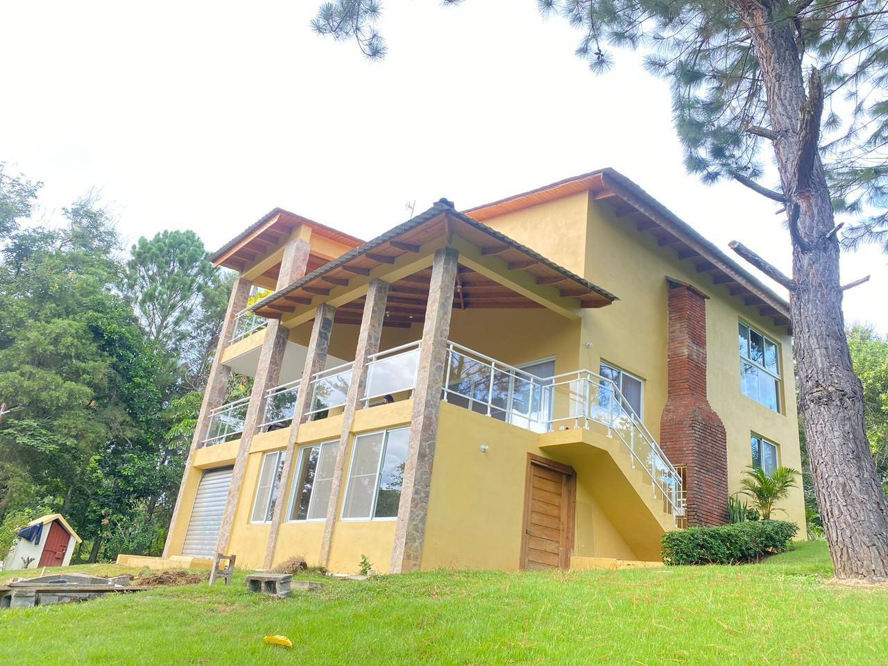 casas vacacionales y villas - Vendo Villa Jarabacoa amueblada tres niveles oport 0