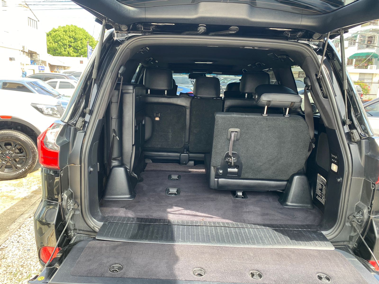 jeepetas y camionetas - Lexus LX 570 2016 1